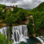 waterfall-5329470_640